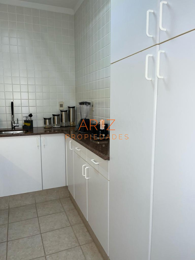Apartamento ID.1667 - Apartamento esquinero de 2 dormitorios en venta, en Punta del Este*