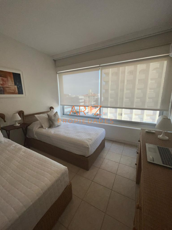 Apartamento ID.1667 - Apartamento esquinero de 2 dormitorios en venta, en Punta del Este*