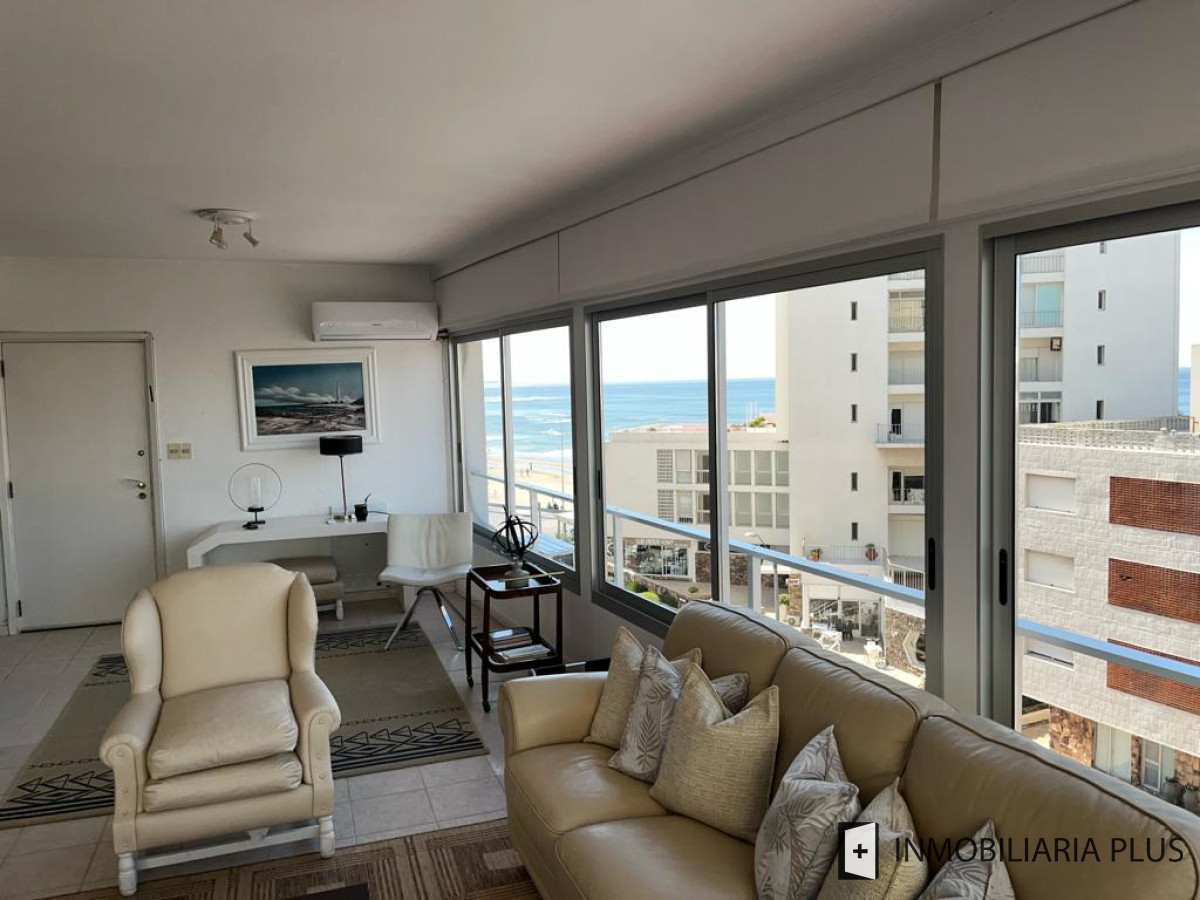 Apartamento ID.1019 - Venta de Apartamento a pasos de la playa El Emir de Punta del Este con 2 Dormitorios