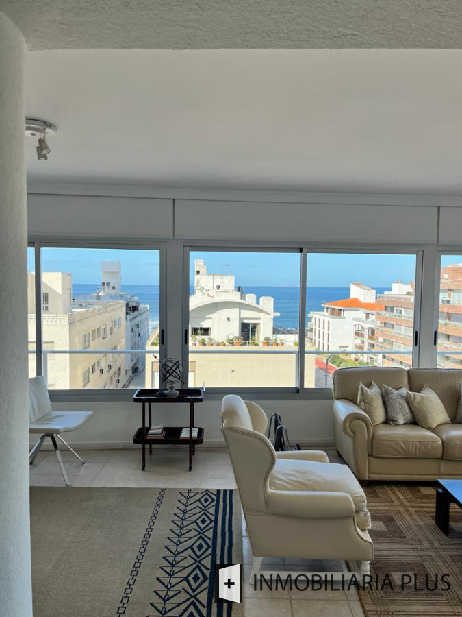 Apartamento ID.1019 - Venta de Apartamento a pasos de la playa El Emir de Punta del Este con 2 Dormitorios