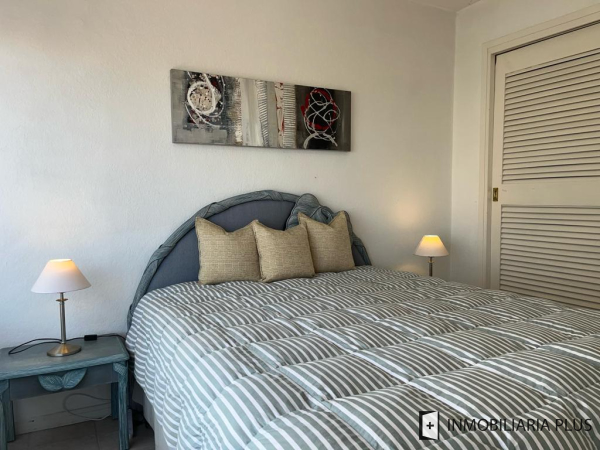 Apartamento ID.1019 - Venta de Apartamento a pasos de la playa El Emir de Punta del Este con 2 Dormitorios