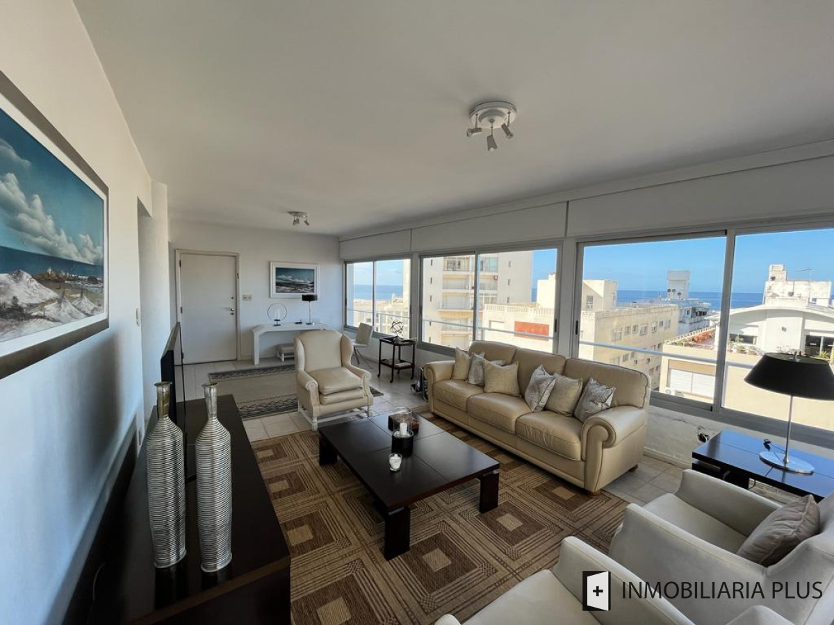 Apartamento ID.1019 - Venta de Apartamento a pasos de la playa El Emir de Punta del Este con 2 Dormitorios