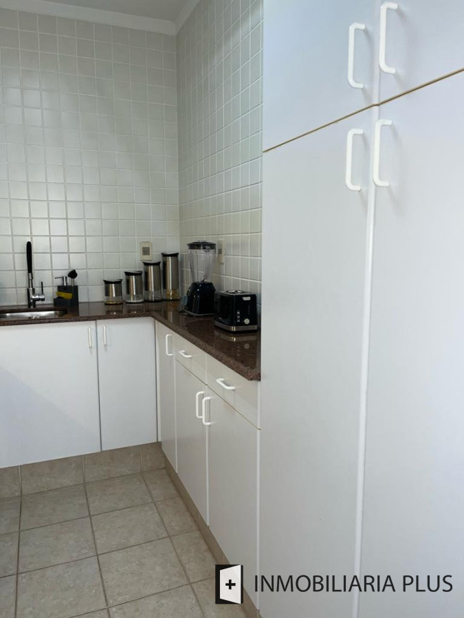 Apartamento ID.1019 - Venta de Apartamento a pasos de la playa El Emir de Punta del Este con 2 Dormitorios