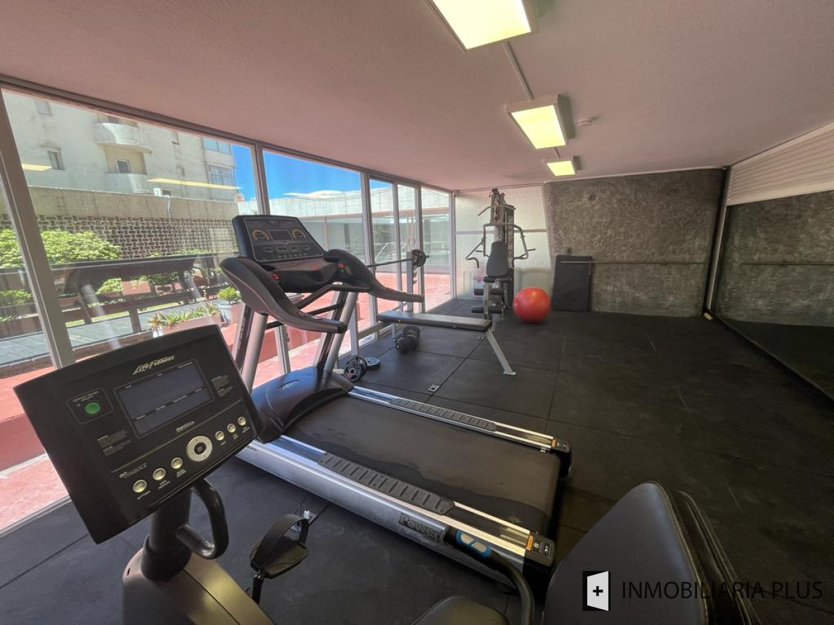 Apartamento ID.1019 - Venta de Apartamento a pasos de la playa El Emir de Punta del Este con 2 Dormitorios
