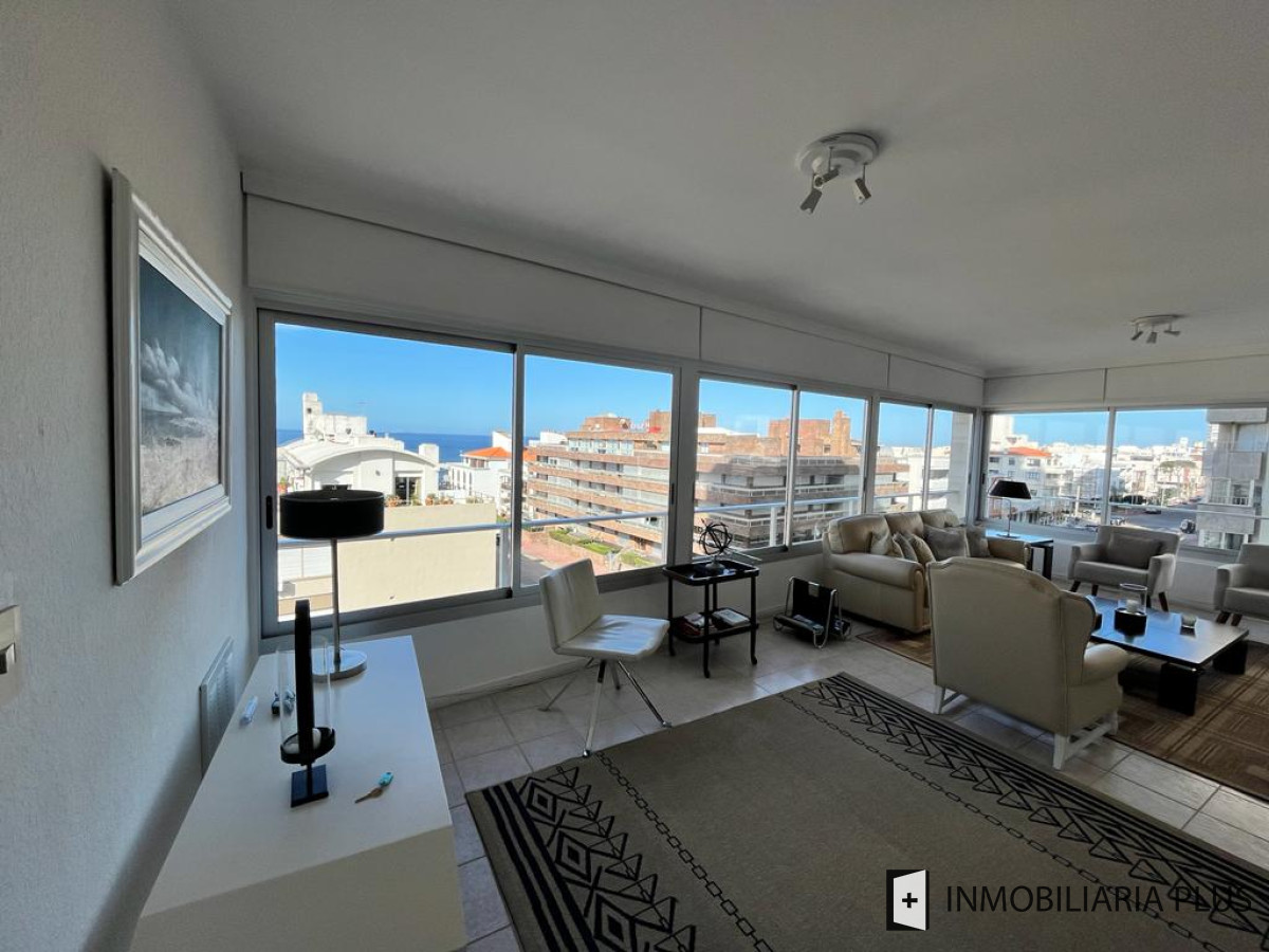Apartamento ID.1019 - Venta de Apartamento a pasos de la playa El Emir de Punta del Este con 2 Dormitorios