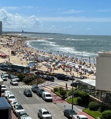 Venta de Apartamento a pasos de la playa El Emir de Punta del Este con 2 Dormitorios