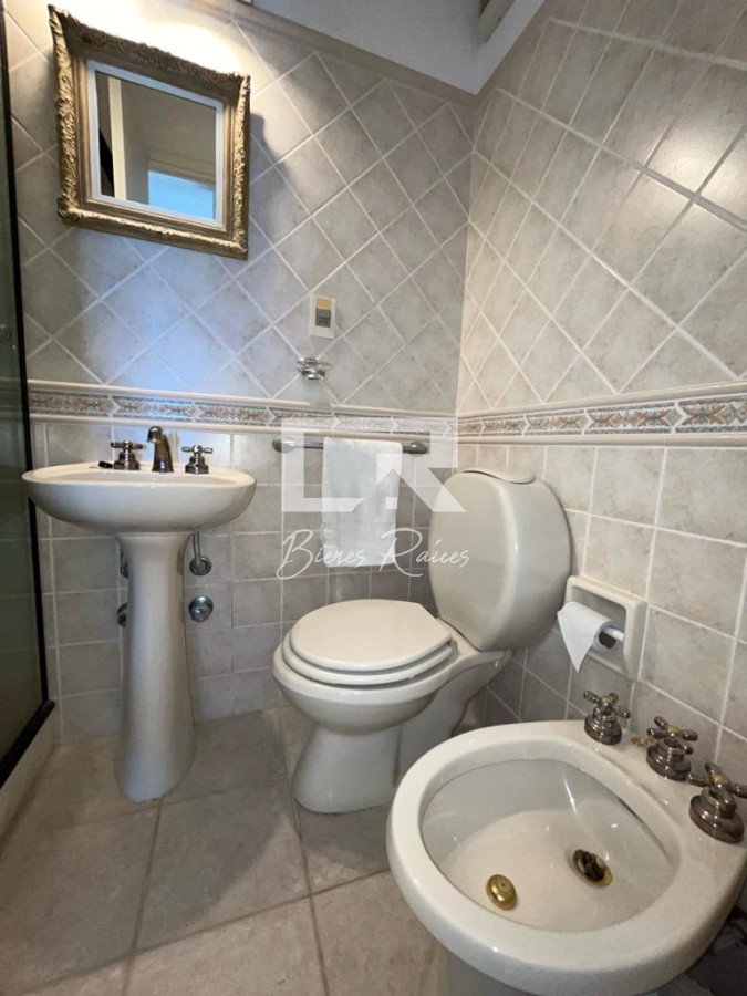 Apartamento ID.668 - Apartamento esquinero de 2 dormitorios en venta, en Punta del Este*