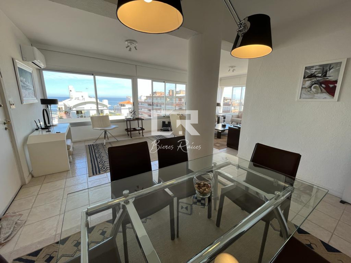 Apartamento ID.668 - Apartamento esquinero de 2 dormitorios en venta, en Punta del Este*