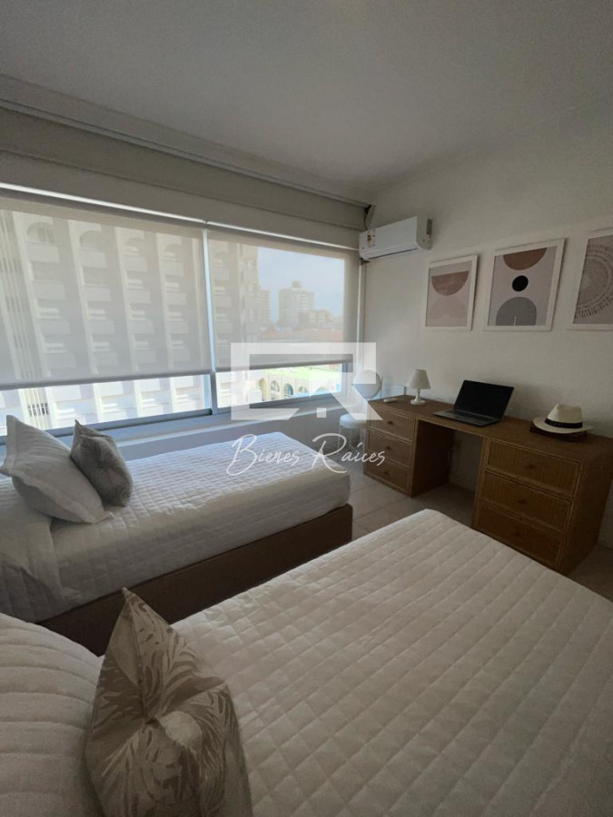 Apartamento ID.668 - Apartamento esquinero de 2 dormitorios en venta, en Punta del Este*