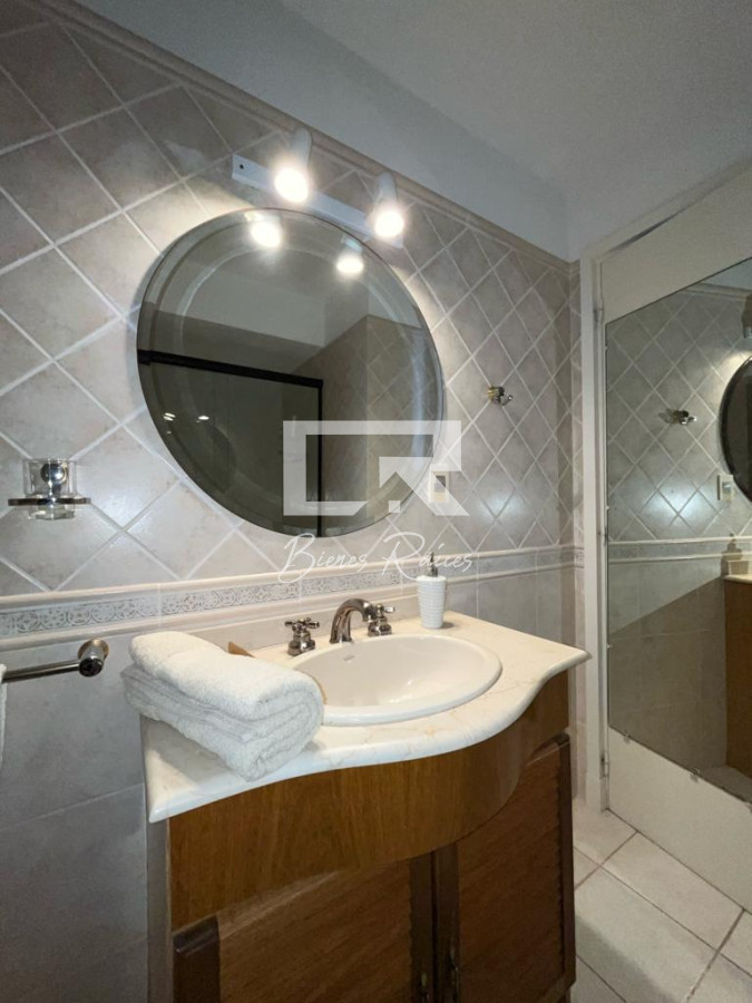 Apartamento ID.668 - Apartamento esquinero de 2 dormitorios en venta, en Punta del Este*