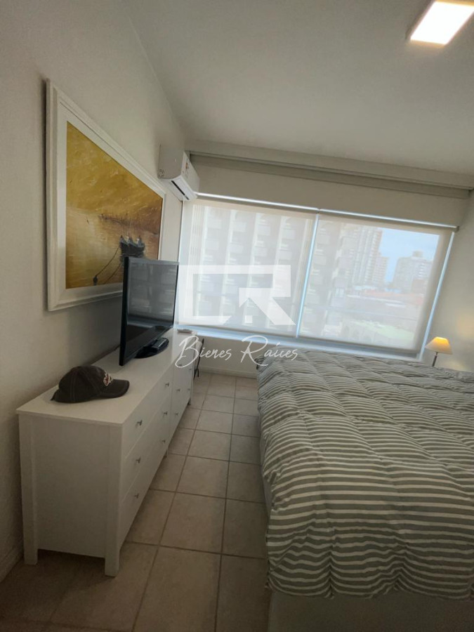 Apartamento ID.668 - Apartamento esquinero de 2 dormitorios en venta, en Punta del Este*