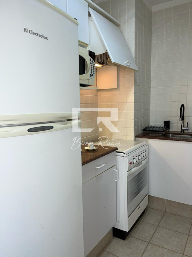 Apartamento ID.668 - Apartamento esquinero de 2 dormitorios en venta, en Punta del Este*