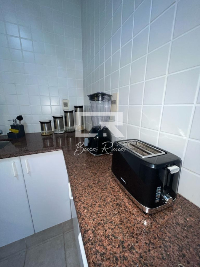 Apartamento ID.668 - Apartamento esquinero de 2 dormitorios en venta, en Punta del Este*