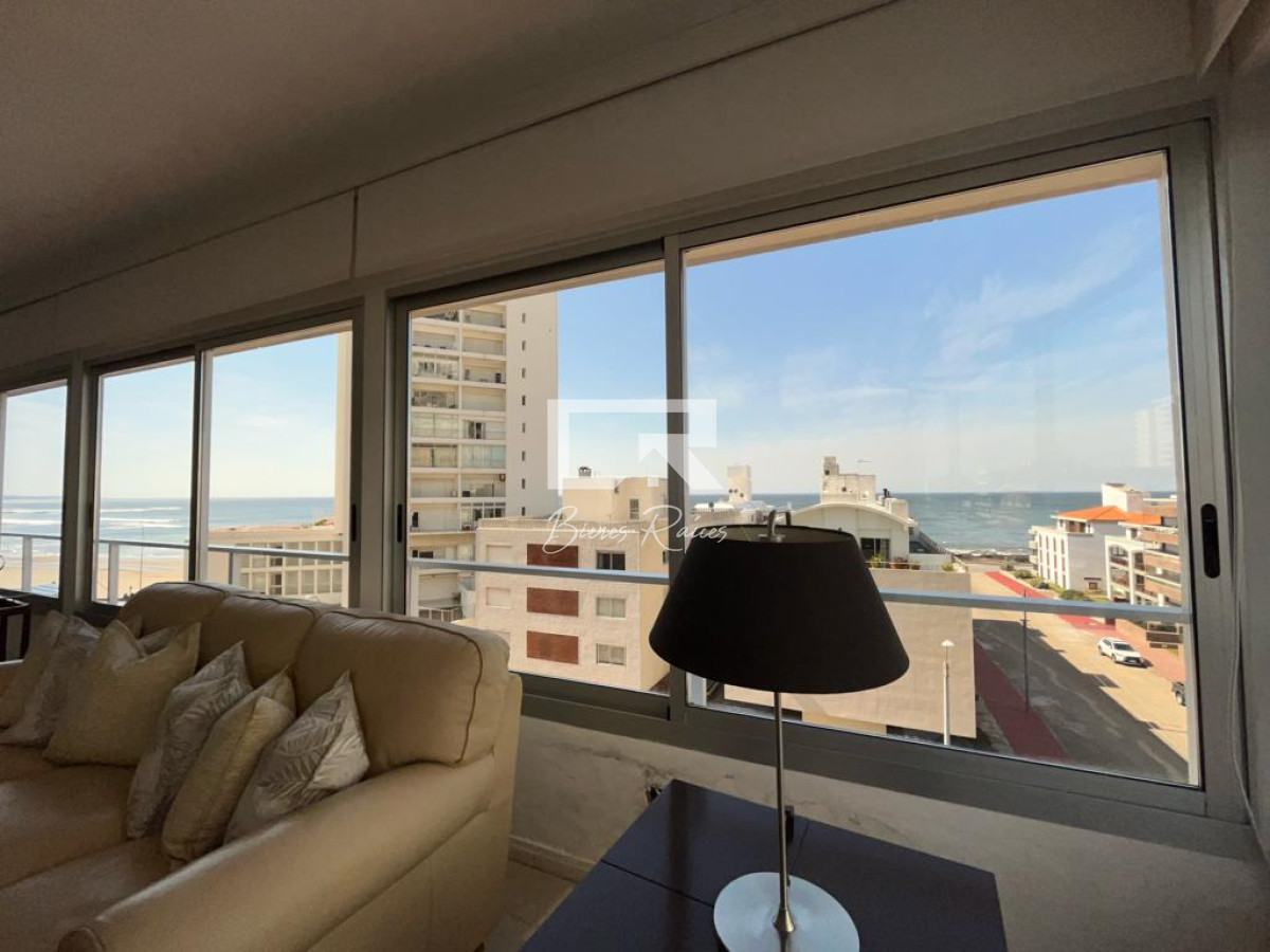 Apartamento ID.668 - Apartamento esquinero de 2 dormitorios en venta, en Punta del Este*