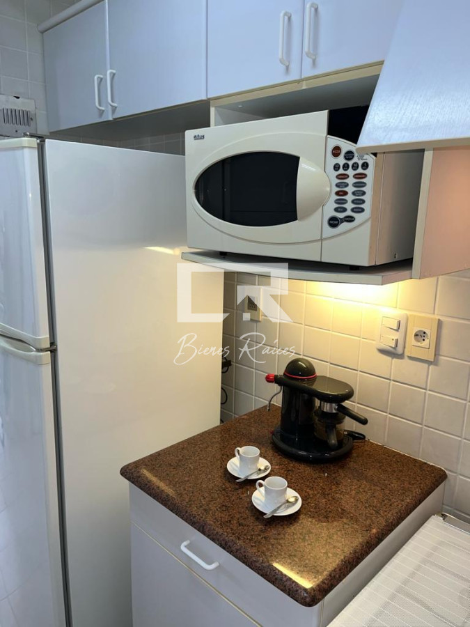 Apartamento ID.668 - Apartamento esquinero de 2 dormitorios en venta, en Punta del Este*
