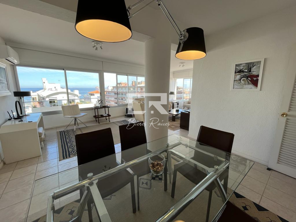 Apartamento ID.668 - Apartamento esquinero de 2 dormitorios en venta, en Punta del Este*