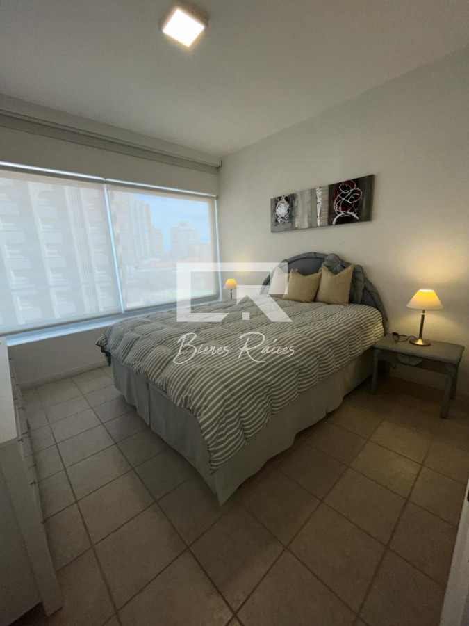 Apartamento ID.668 - Apartamento esquinero de 2 dormitorios en venta, en Punta del Este*