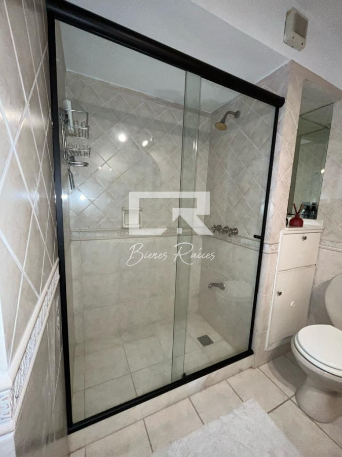 Apartamento ID.668 - Apartamento esquinero de 2 dormitorios en venta, en Punta del Este*