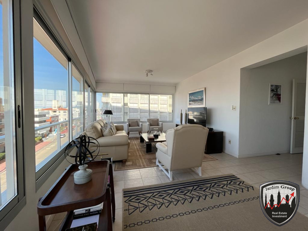 Apartamento ID.7109 - Apartamento esquinero de 2 dormitorios en venta, en Punta del Este*