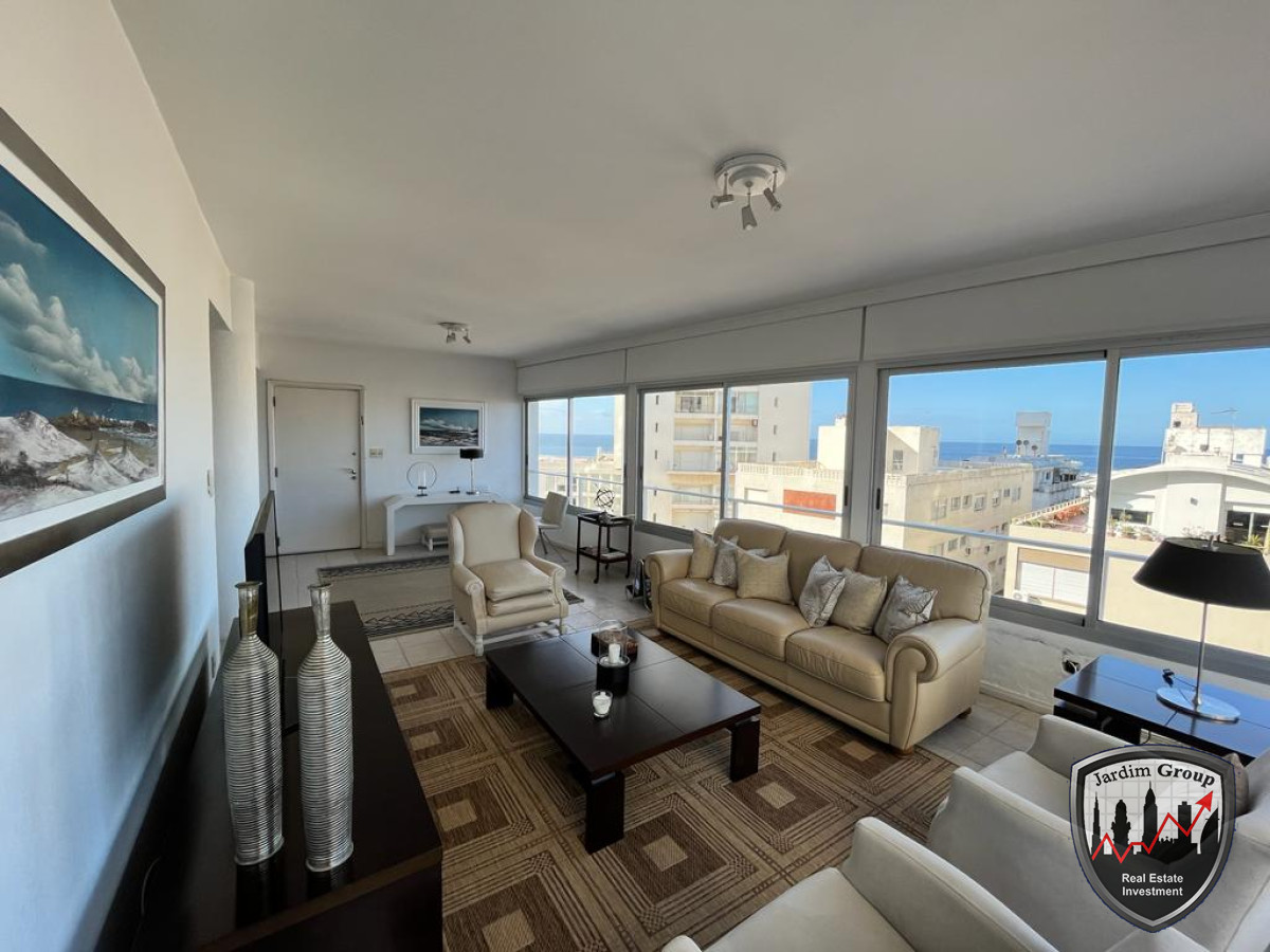Apartamento ID.7109 - Apartamento esquinero de 2 dormitorios en venta, en Punta del Este*