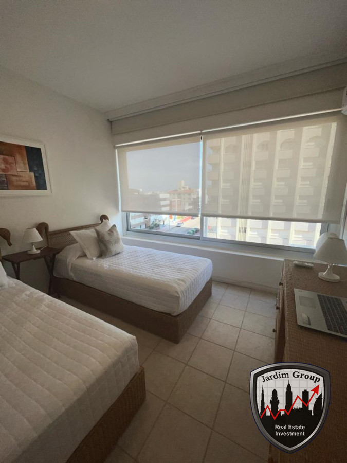 Apartamento ID.7109 - Apartamento esquinero de 2 dormitorios en venta, en Punta del Este*