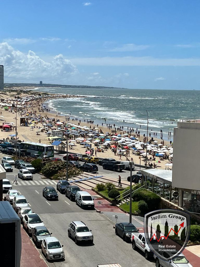 Apartamento ID.7109 - Apartamento esquinero de 2 dormitorios en venta, en Punta del Este*
