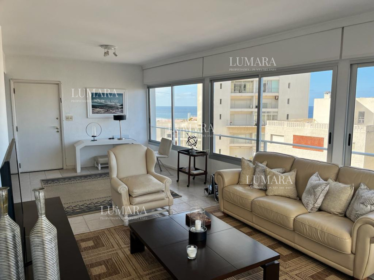 Apartamento ID.1102 - Apartamento esquinero de 2 dormitorios en venta, en Punta del Este*