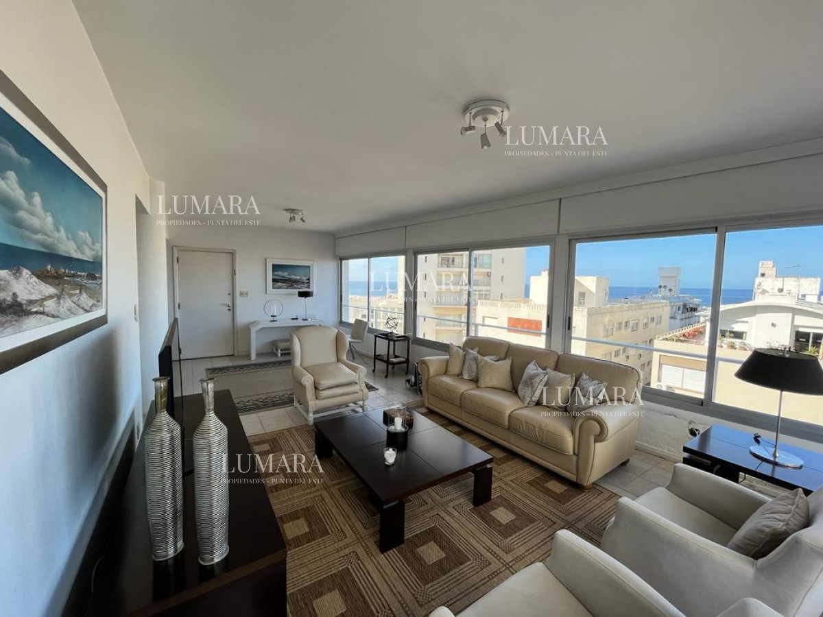 Apartamento ID.1102 - Apartamento esquinero de 2 dormitorios en venta, en Punta del Este*