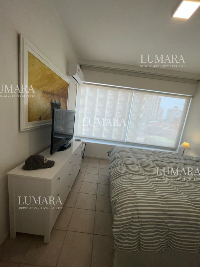 Apartamento ID.1102 - Apartamento esquinero de 2 dormitorios en venta, en Punta del Este*