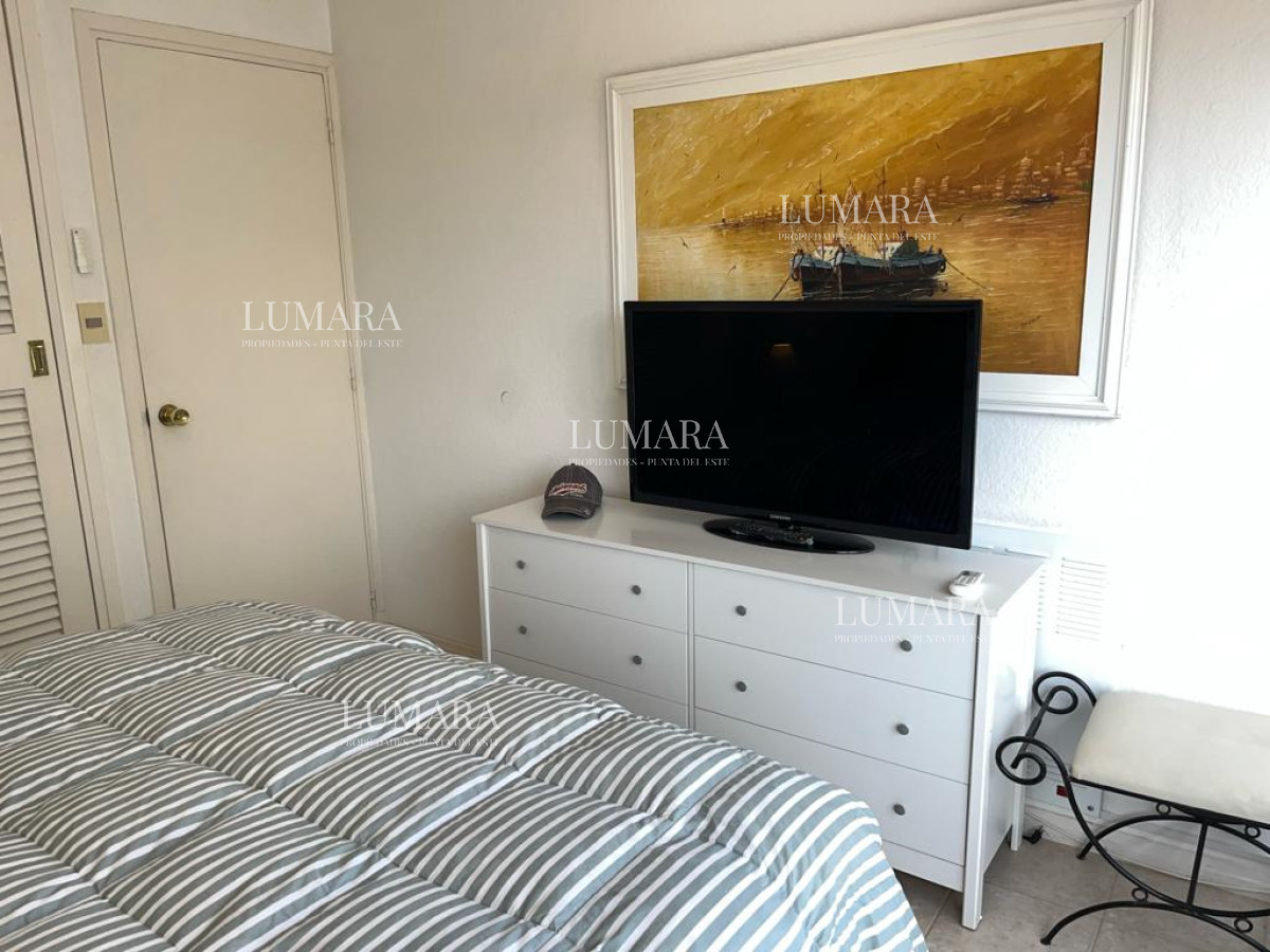 Apartamento ID.1102 - Apartamento esquinero de 2 dormitorios en venta, en Punta del Este*