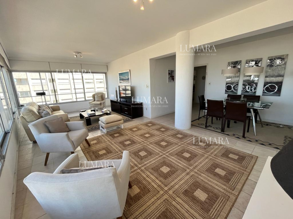 Apartamento ID.1102 - Apartamento esquinero de 2 dormitorios en venta, en Punta del Este*
