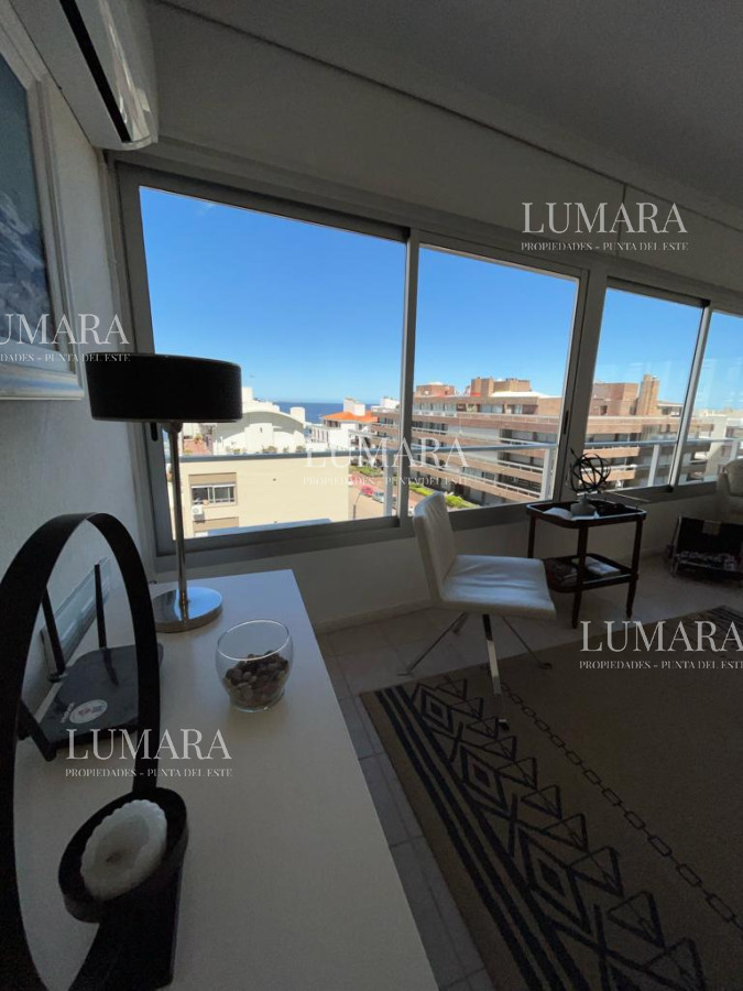 Apartamento ID.1102 - Apartamento esquinero de 2 dormitorios en venta, en Punta del Este*