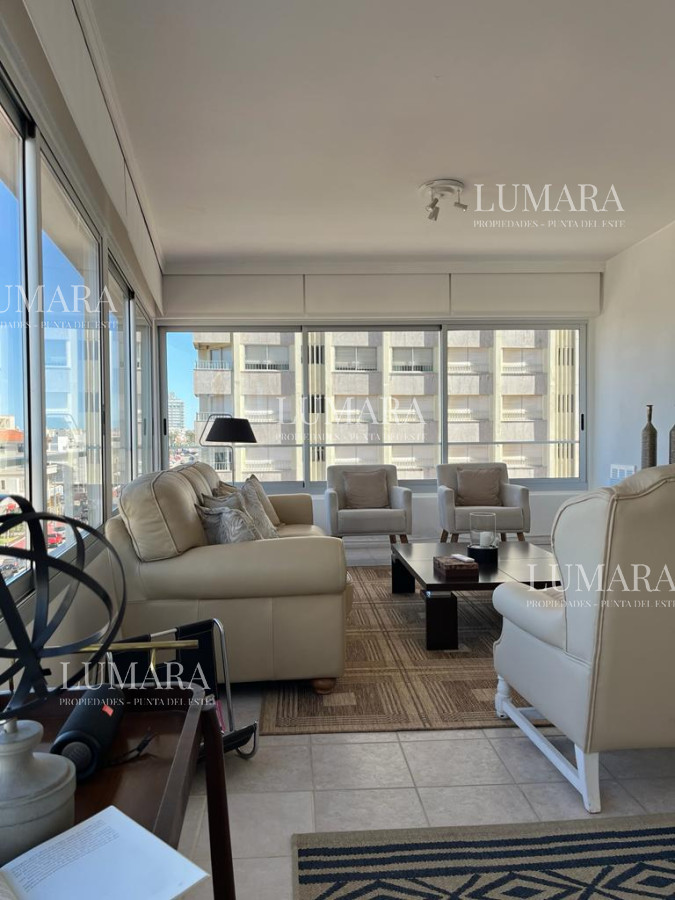 Apartamento ID.1102 - Apartamento esquinero de 2 dormitorios en venta, en Punta del Este*