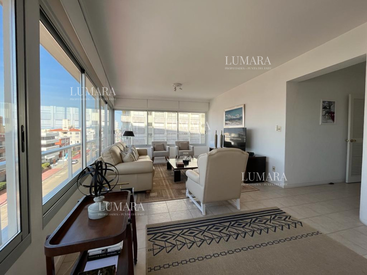 Apartamento ID.1102 - Apartamento esquinero de 2 dormitorios en venta, en Punta del Este*