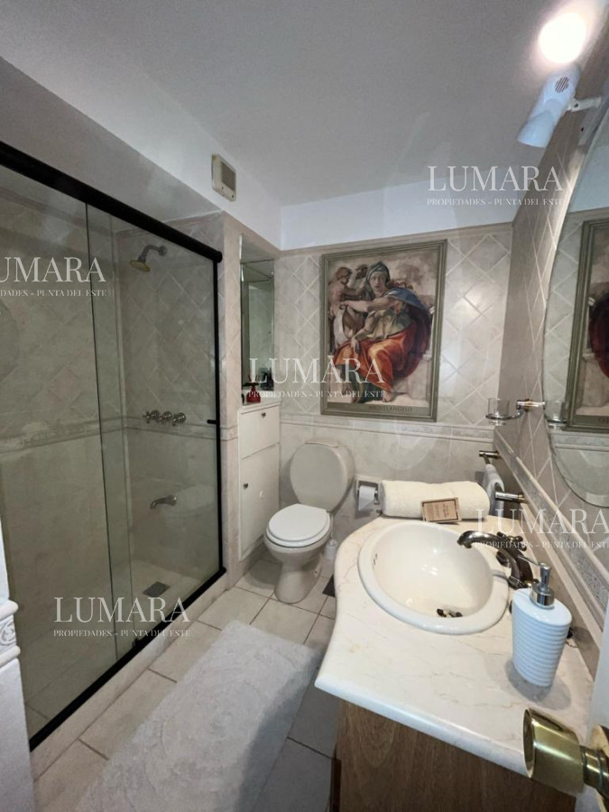 Apartamento ID.1102 - Apartamento esquinero de 2 dormitorios en venta, en Punta del Este*