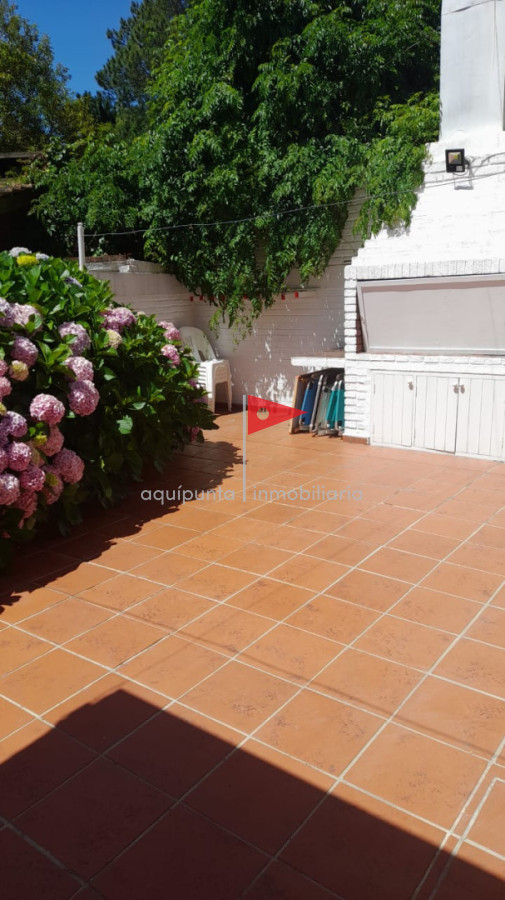 Casa ID.377 - Casa en venta  4 dormitorios playa mansa Pde 