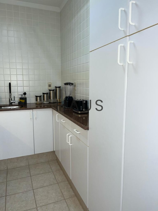 Apartamento ID.124 - Apartamento esquinero de 2 dormitorios en venta, en Punta del Este*