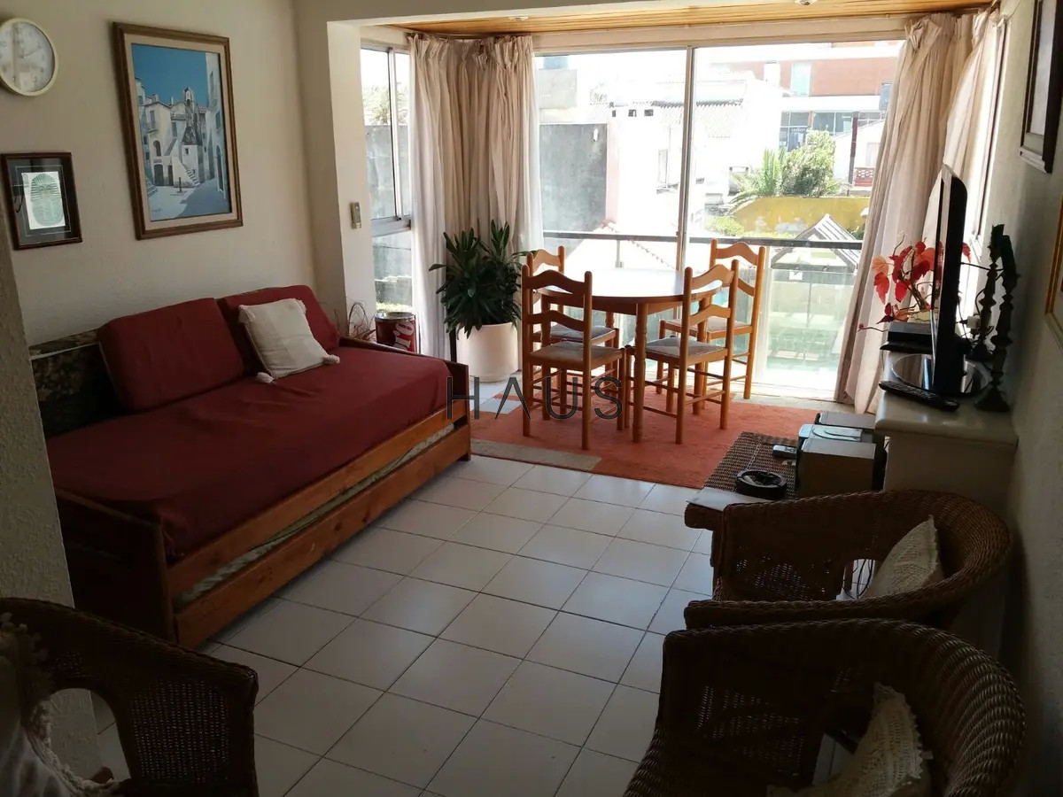 Apartamento ID.33 - Apartamento en venta en la peninsula con servicios, 1 dormitorio*