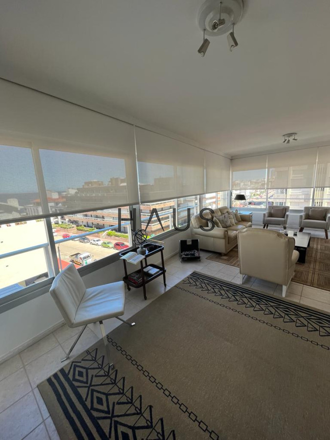 Apartamento ID.124 - Apartamento esquinero de 2 dormitorios en venta, en Punta del Este*