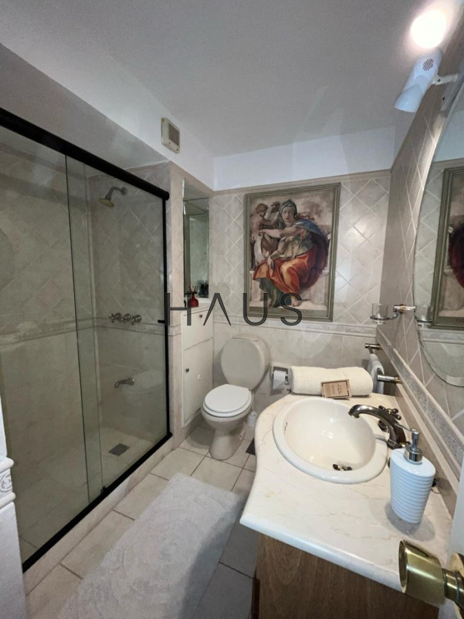 Apartamento ID.124 - Apartamento esquinero de 2 dormitorios en venta, en Punta del Este*