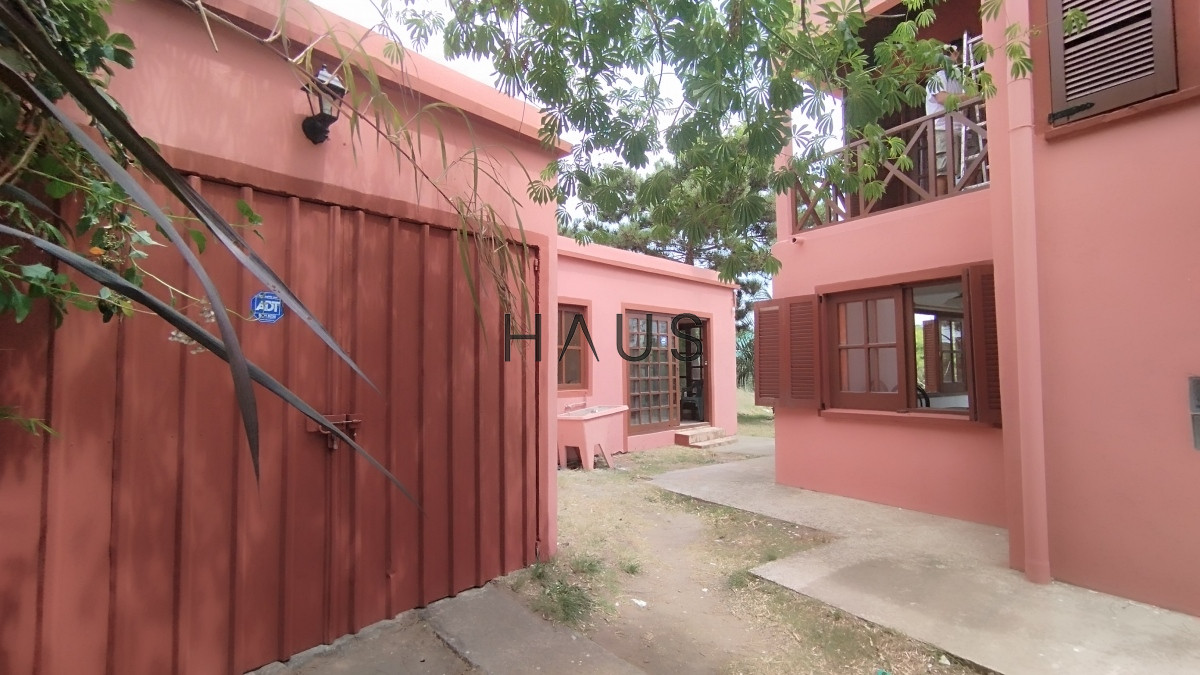 Casa ID.28 - Casa de 2 dormitorios, 2 baños balneario Buenos Aires. 