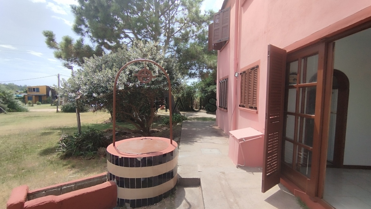 Casa ID.28 - Casa de 2 dormitorios, 2 baños balneario Buenos Aires. 
