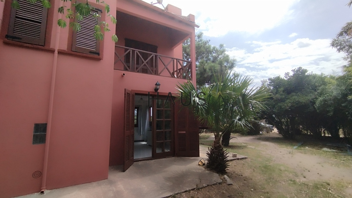 Casa ID.28 - Casa de 2 dormitorios, 2 baños balneario Buenos Aires. 