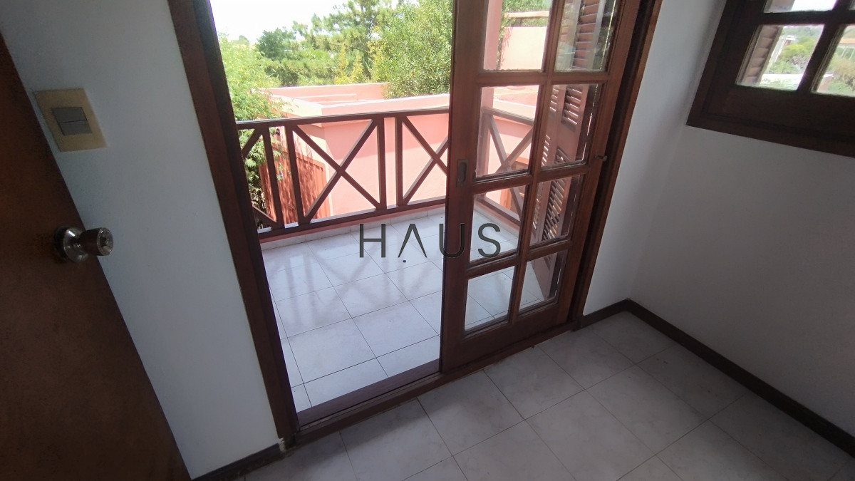 Casa ID.28 - Casa de 2 dormitorios, 2 baños balneario Buenos Aires. 