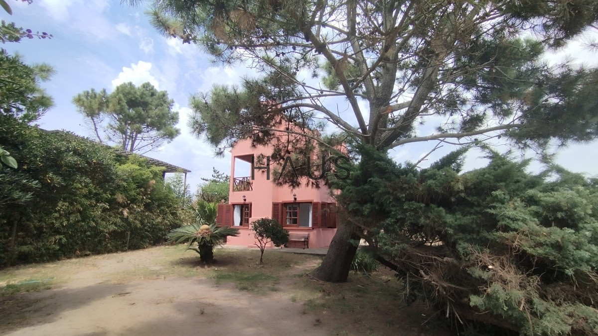 Casa ID.28 - Casa de 2 dormitorios, 2 baños balneario Buenos Aires. 