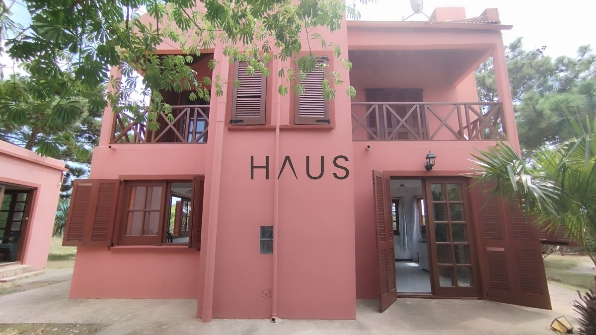 Casa ID.28 - Casa de 2 dormitorios, 2 baños balneario Buenos Aires. 