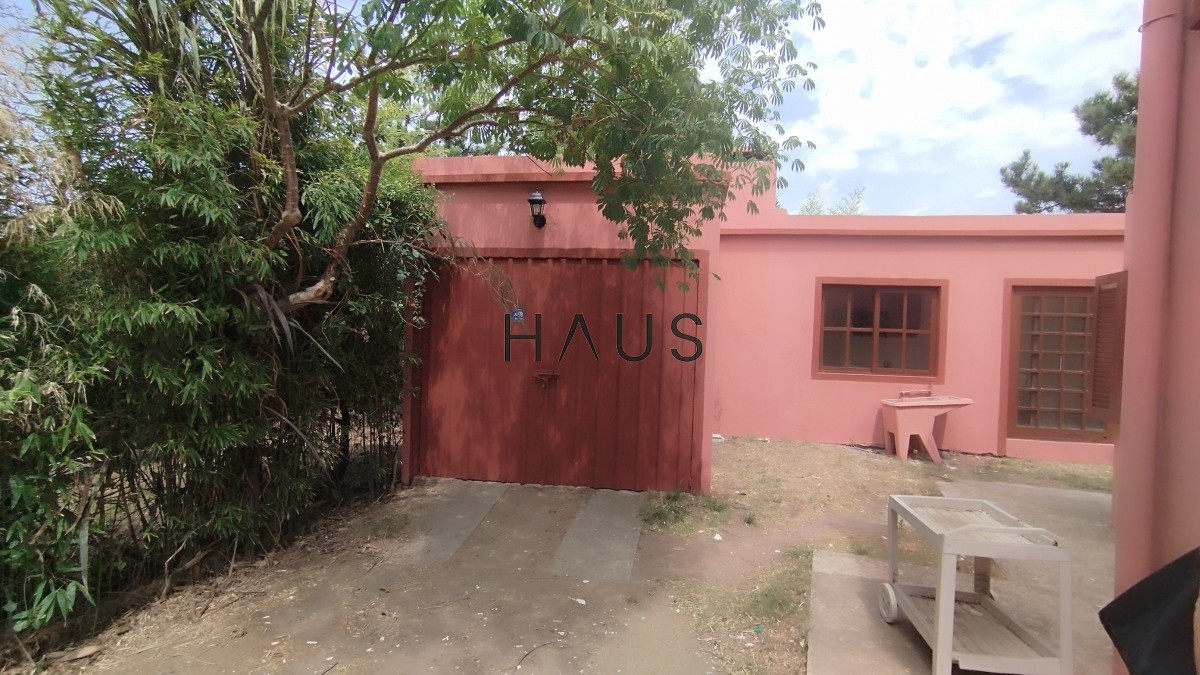 Casa ID.28 - Casa de 2 dormitorios, 2 baños balneario Buenos Aires. 