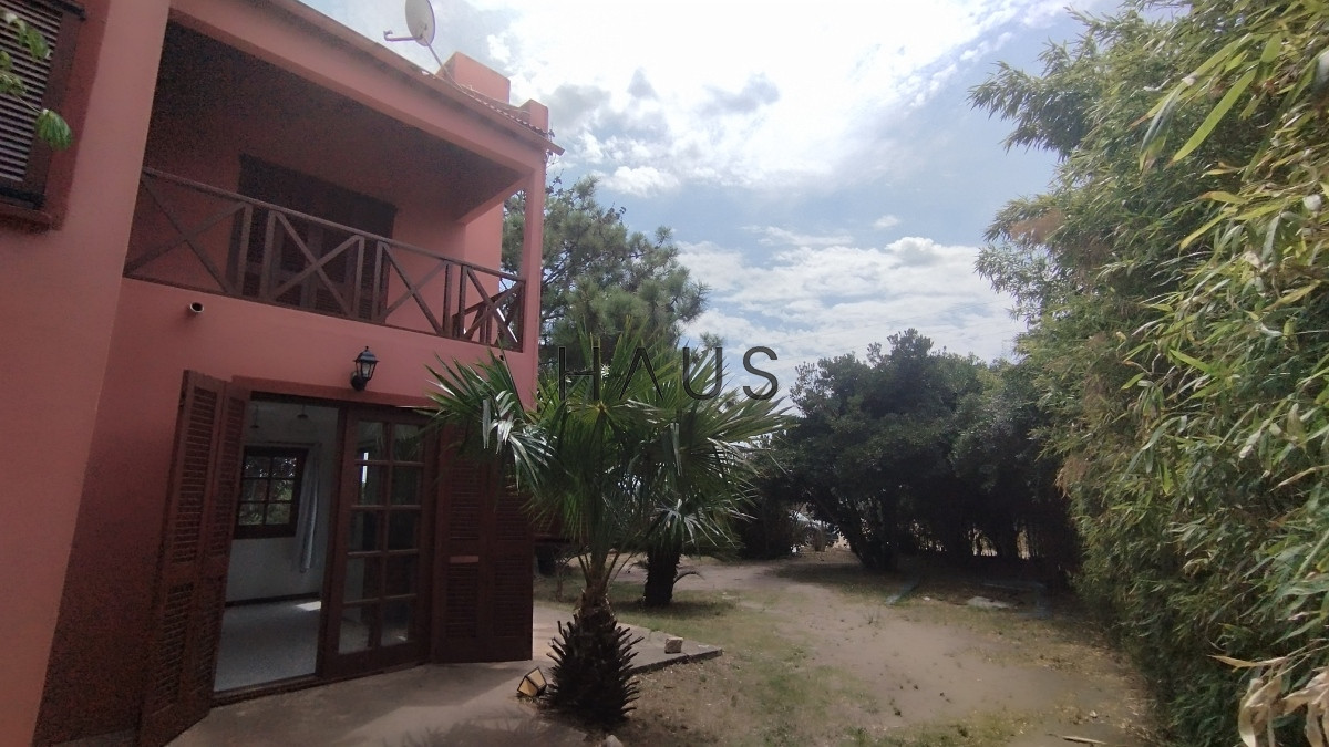 Casa ID.28 - Casa de 2 dormitorios, 2 baños balneario Buenos Aires. 
