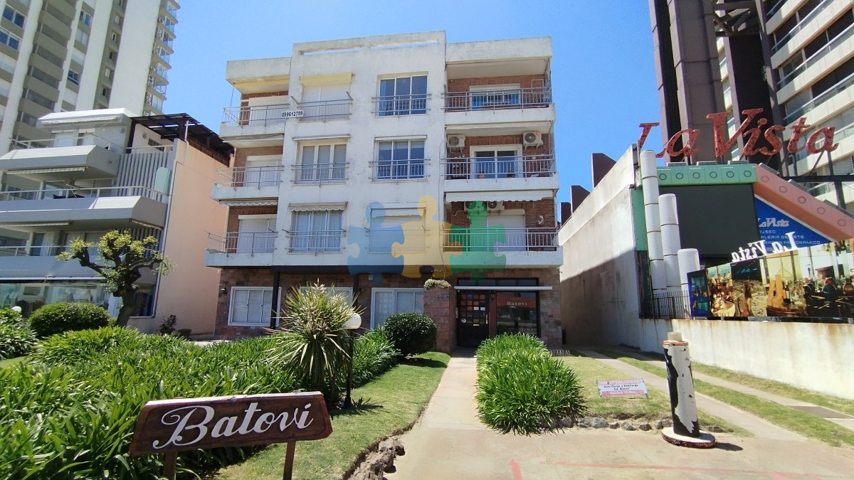 Apartamento de 1 dormitorio frente a la playa, con patio. Peninsula - Ref : EQP5342