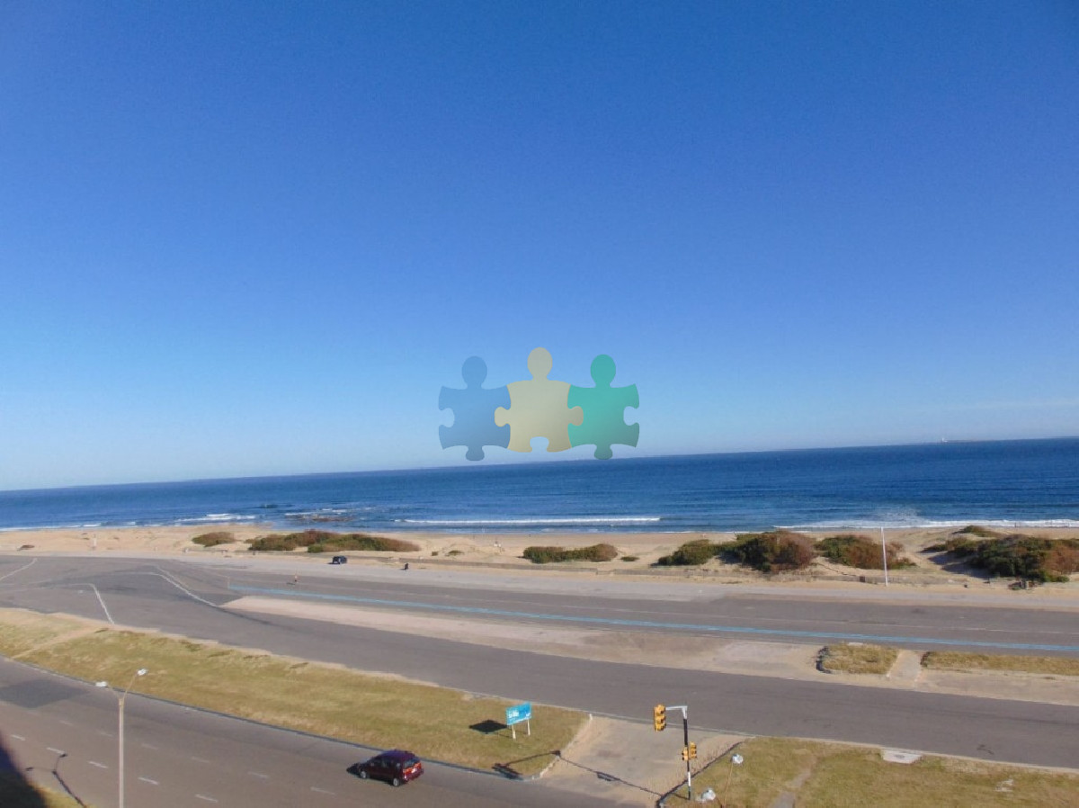 Frente a playa brava, con excelente vista al mar - Ref : EQP626